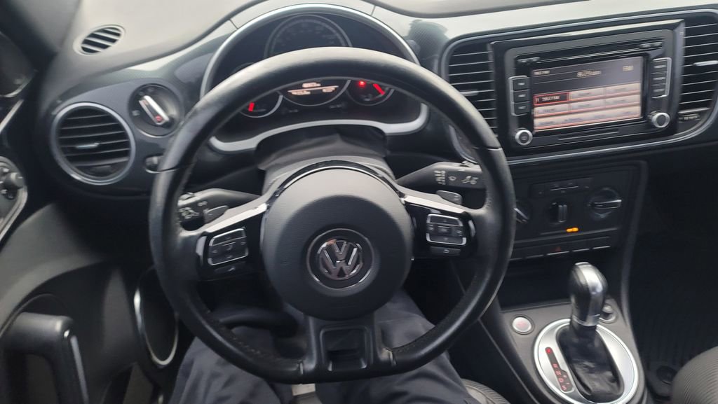 Used 2014 Volkswagen Beetle R-Line image 20