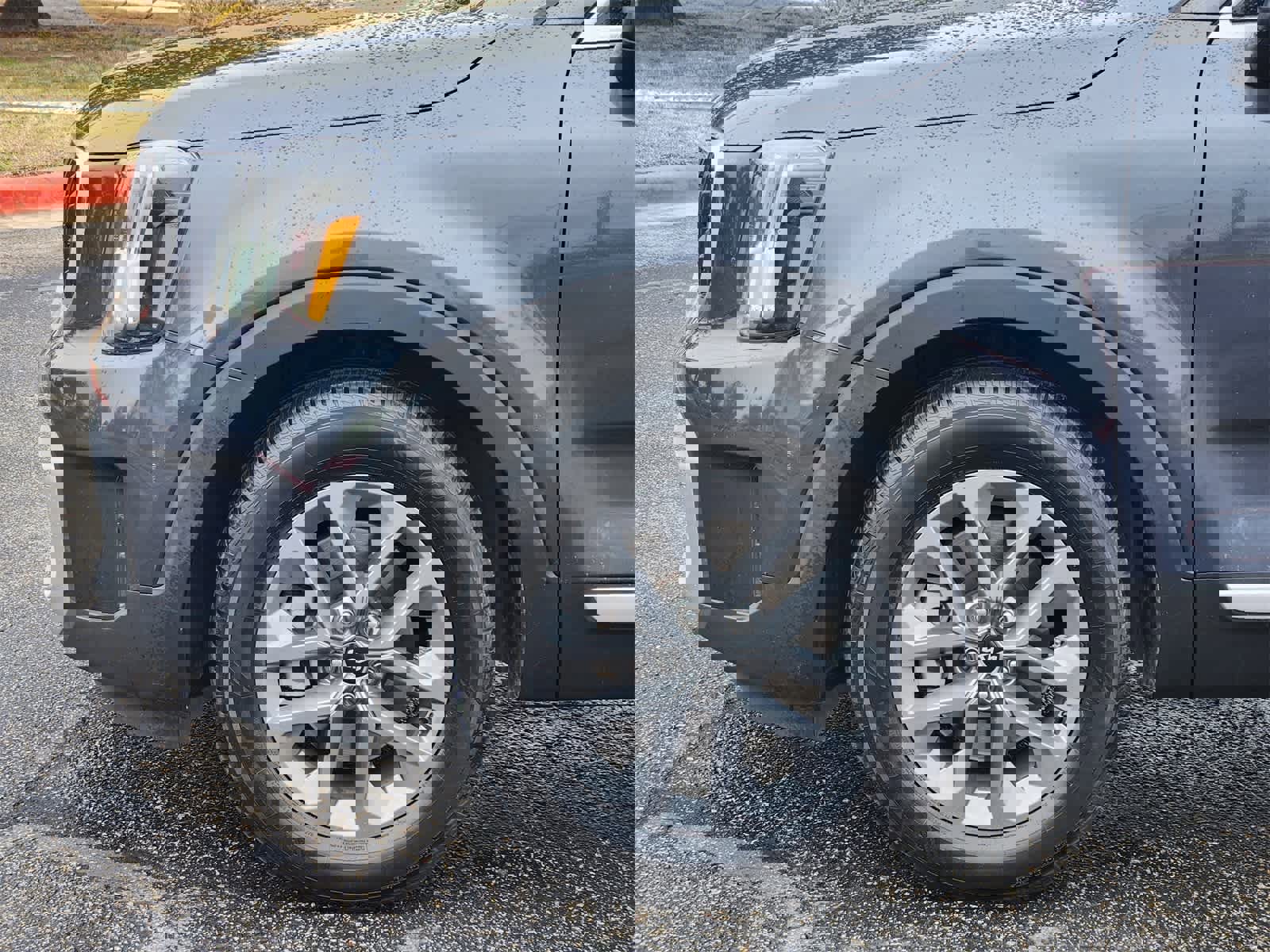 Used 2023 Kia Telluride LX image 8