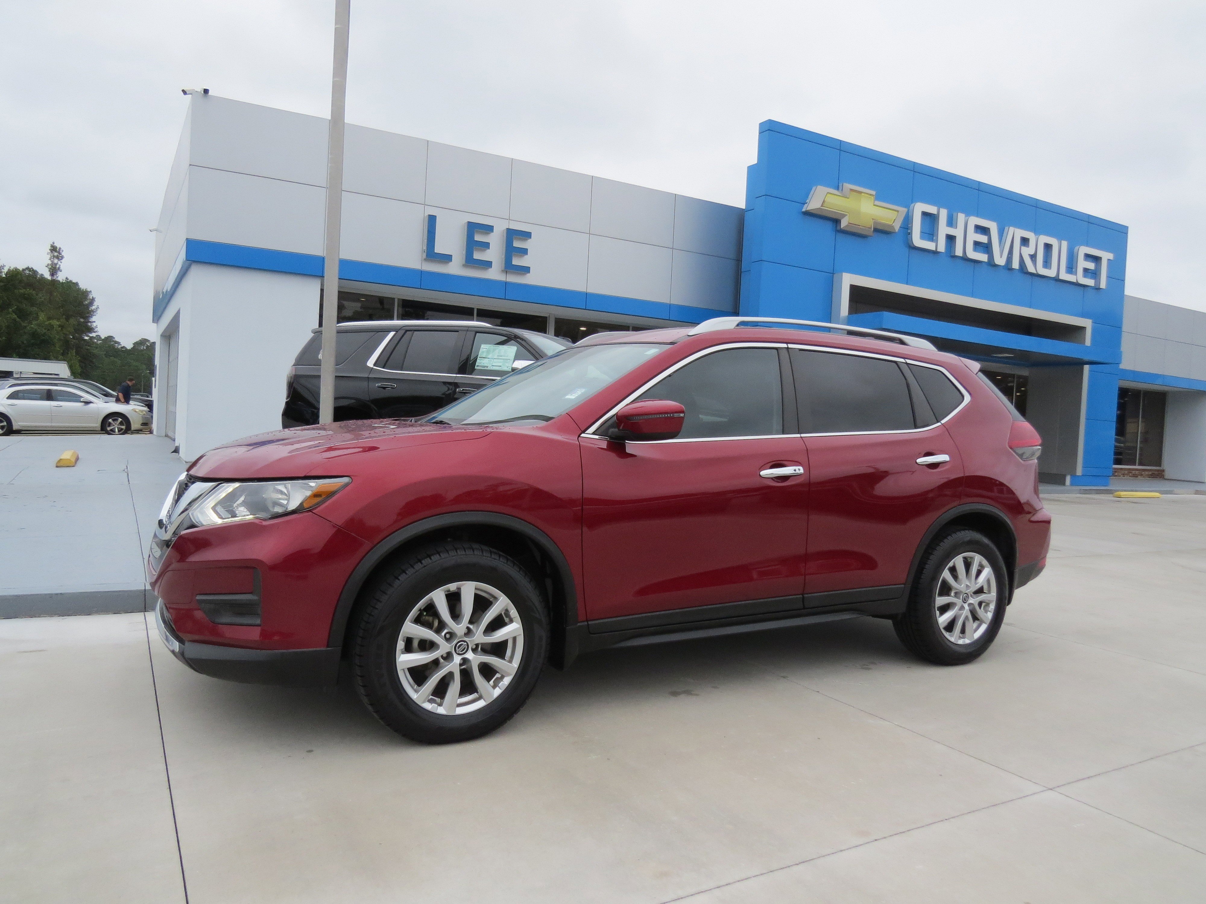 Used 2020 Nissan Rogue SV image 1