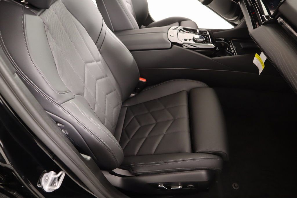 New 2025 BMW 530i xDrive w/ M Sport Package AWD/4WD image 14