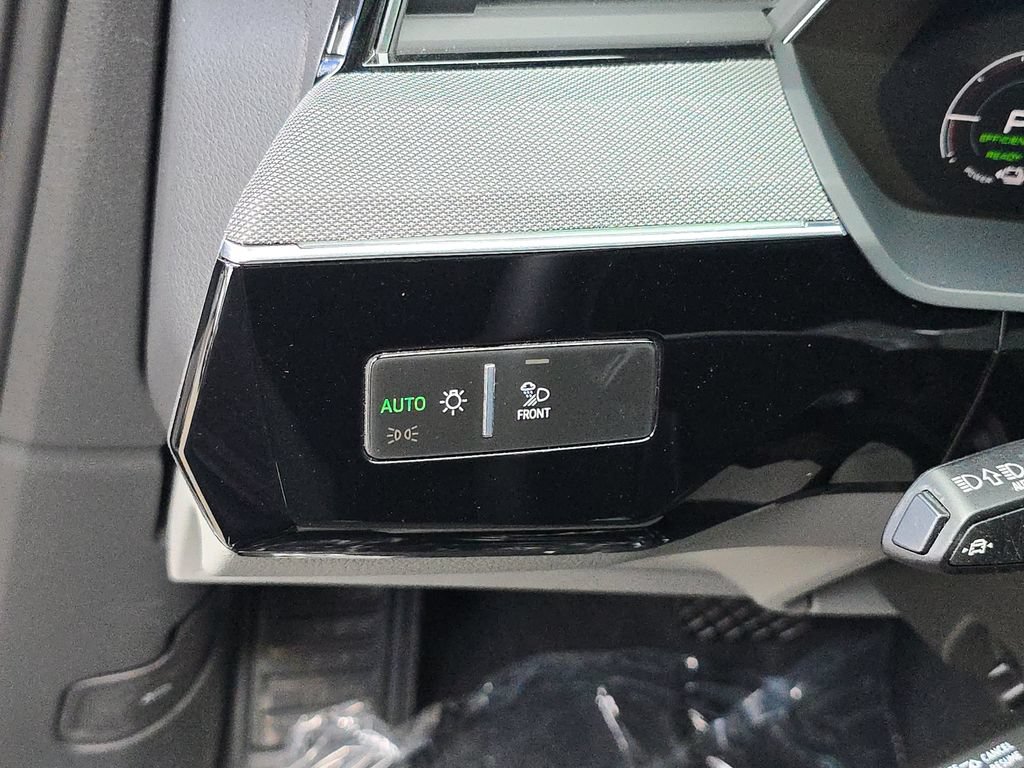 Used 2024 Audi Q8 e-tron Prestige AWD/4WD image 32