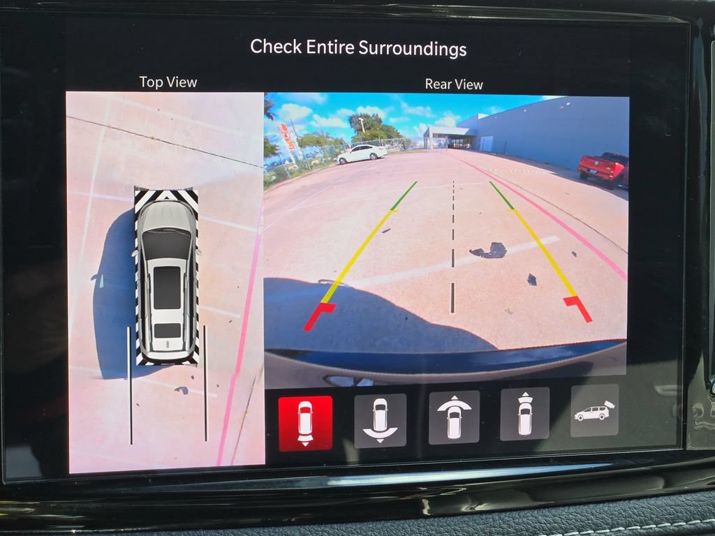 Used 2024 Chrysler Pacifica Limited w/ Uconnect Theater Family Group FWD image 25