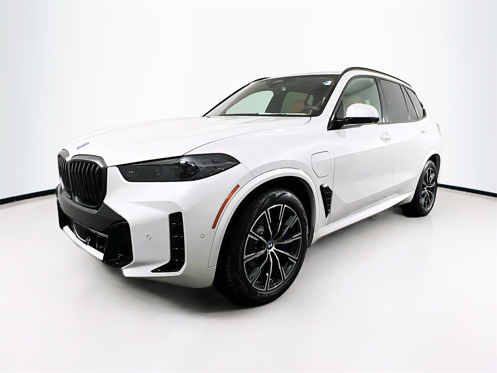 New 2026 BMW X5 xDrive50e w/ M Sport Package image 3