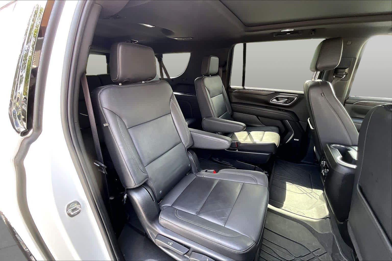Used 2023 Chevrolet Suburban Z71 w/ Luxury Package AWD/4WD image 27