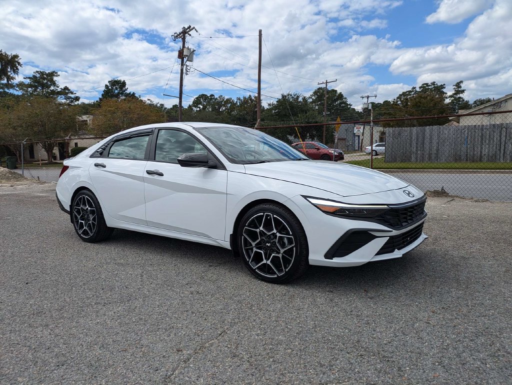 Used 2025 Hyundai Elantra SEL FWD image 2