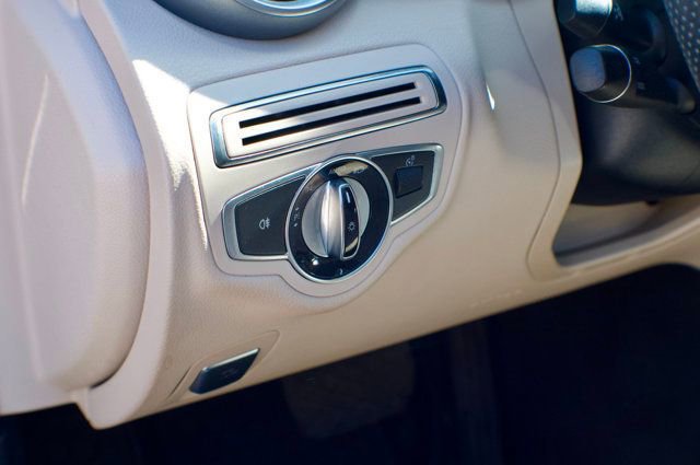 Used 2015 Mercedes-Benz C 300 4MATIC Sedan image 36