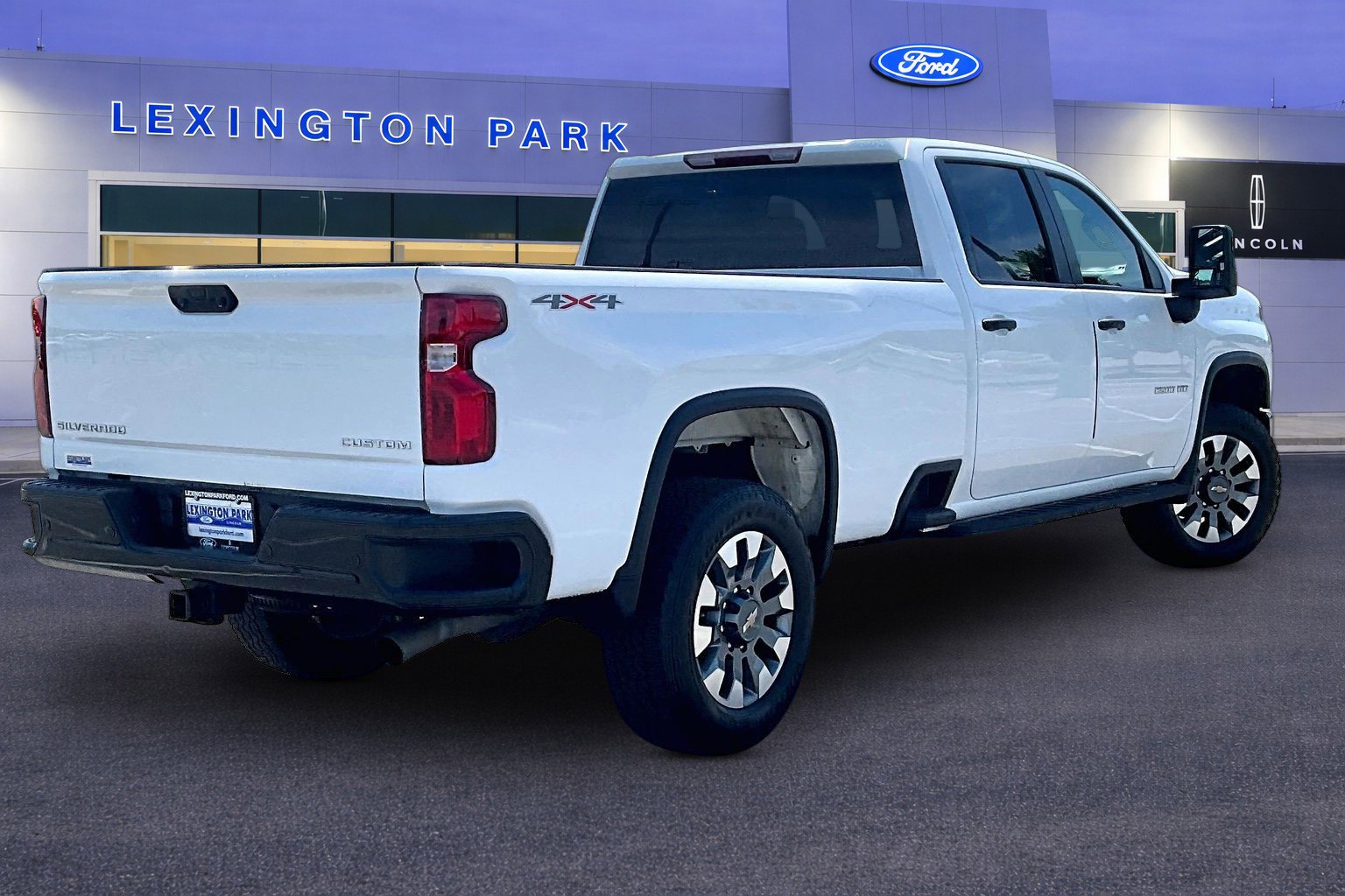 Used 2024 Chevrolet Silverado 2500 Custom w/ Custom Value Package AWD/4WD image 5