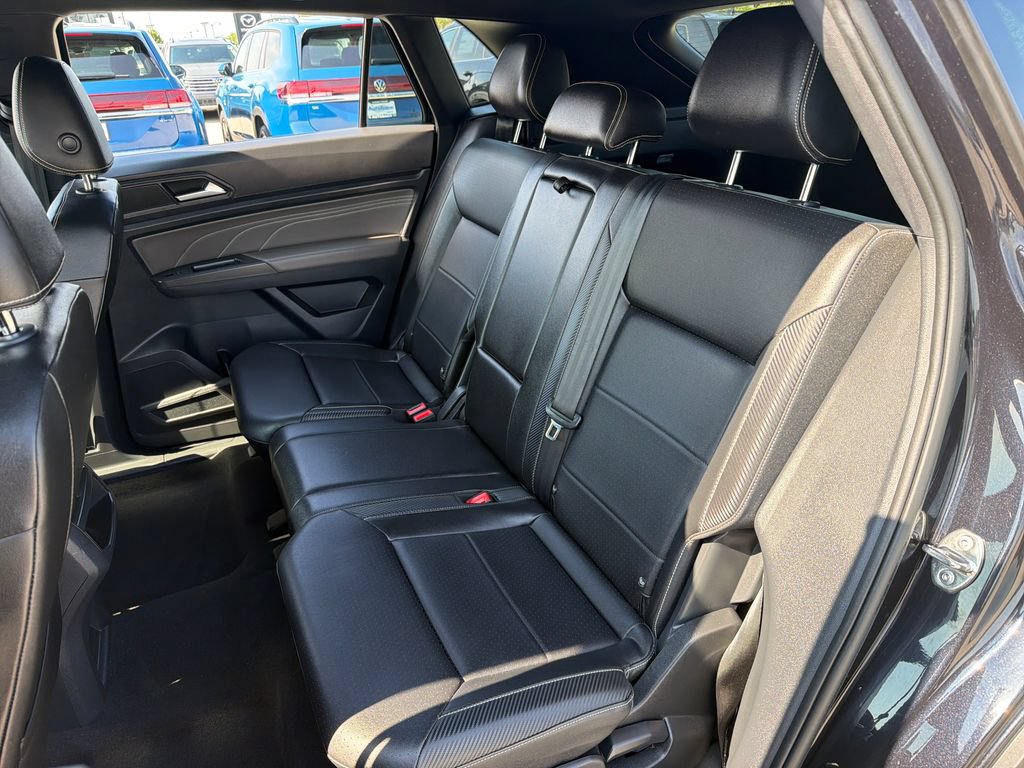 Certified 2023 Volkswagen Atlas Cross Sport SE w/ Black Wheel Package AWD/4WD image 21