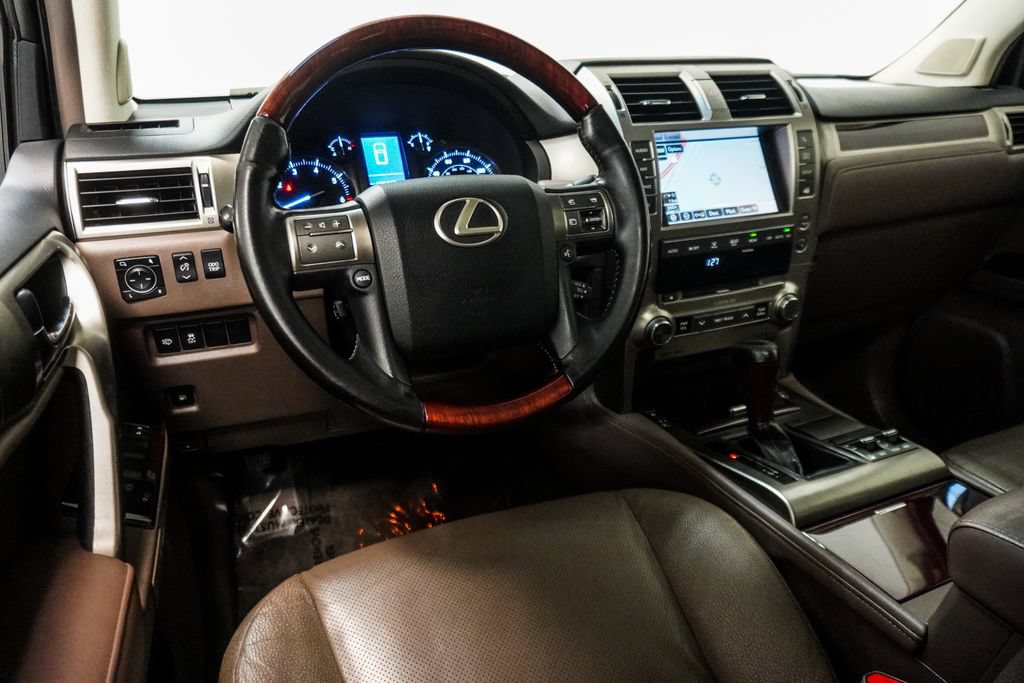 Used 2016 Lexus GX 460 w/ Premium Package AWD/4WD image 13