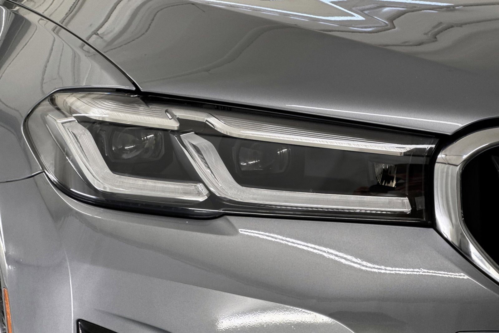 Used 2023 BMW 530e w/ Premium Package image 11