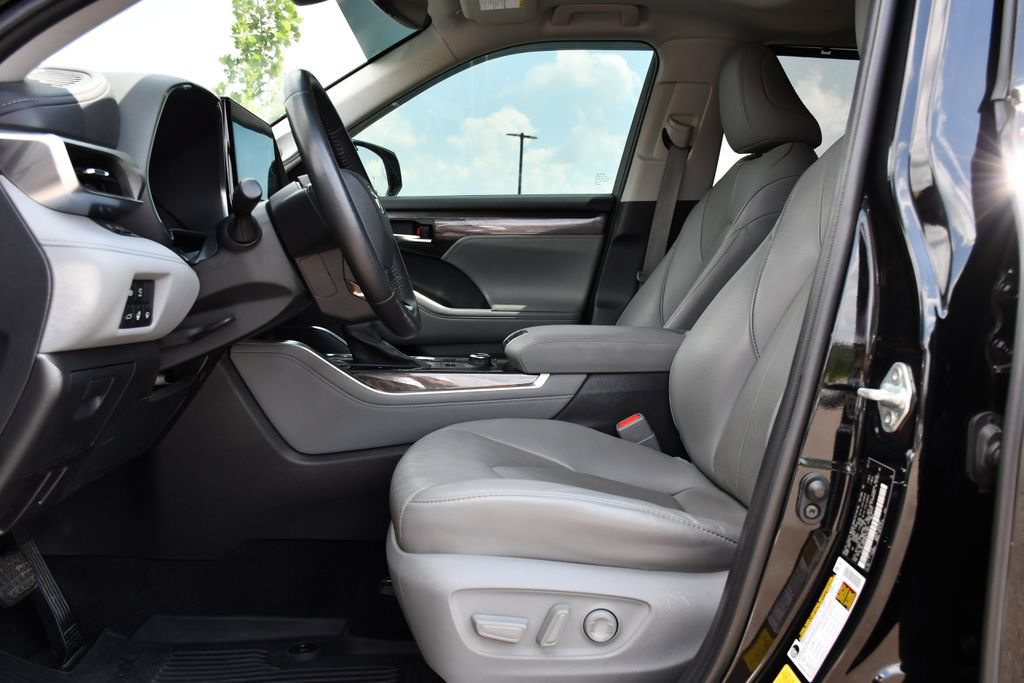 Used 2021 Toyota Highlander Limited AWD/4WD image 15