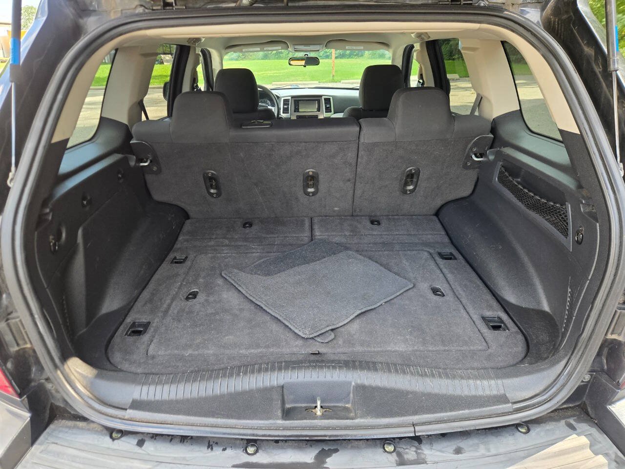 Used 2010 Jeep Grand Cherokee Laredo AWD/4WD image 37
