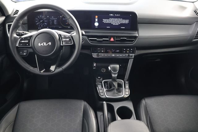 Used 2025 Kia Seltos EX image 2