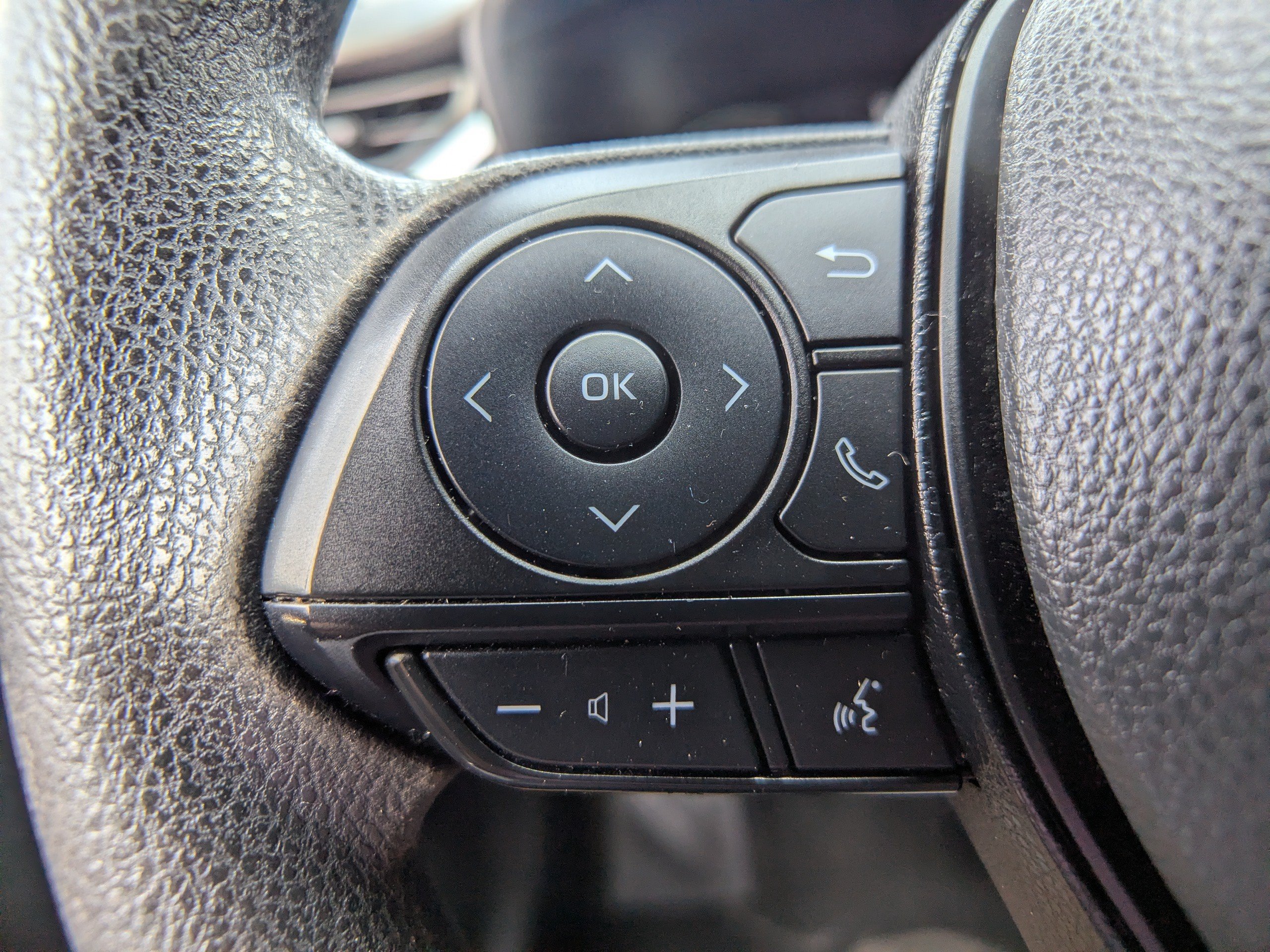 Used 2023 Toyota RAV4 XLE FWD image 23