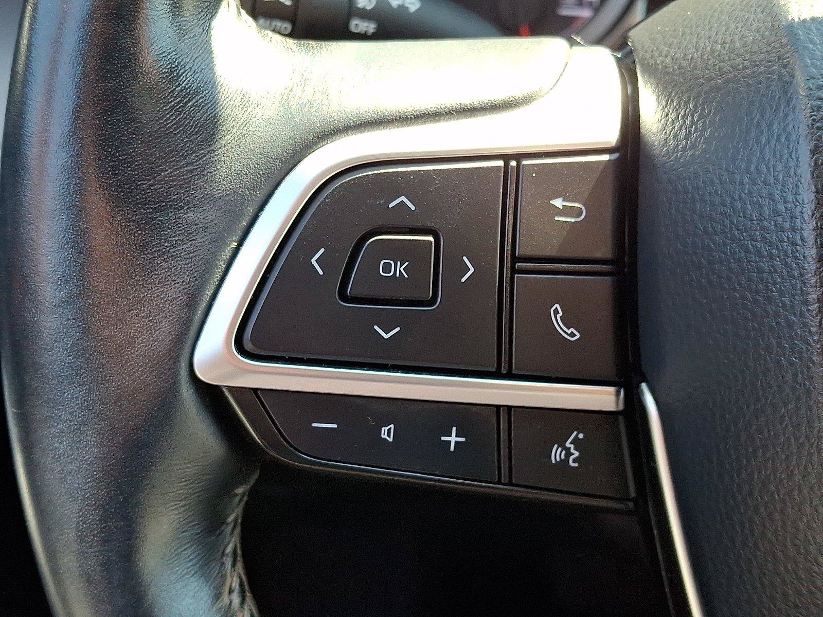 Used 2021 Toyota Highlander LE AWD/4WD image 23