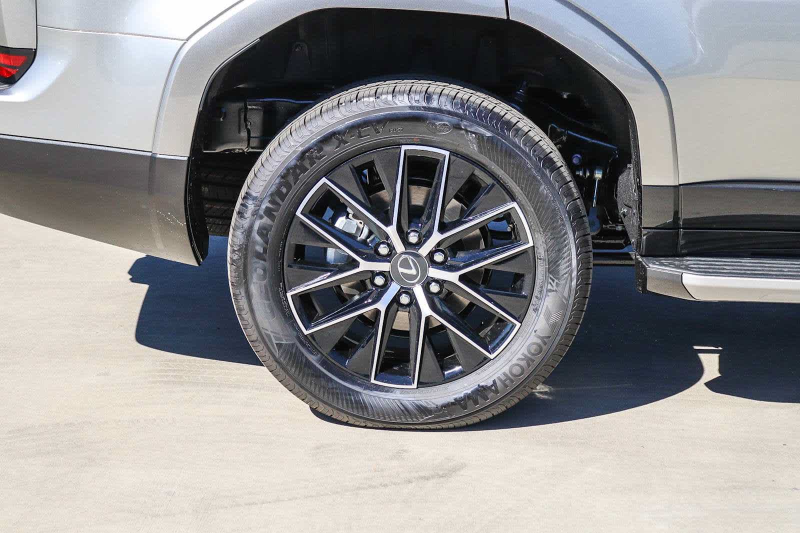 New 2026 Lexus GX 550 w/ Accessory Package (2T) AWD/4WD image 10