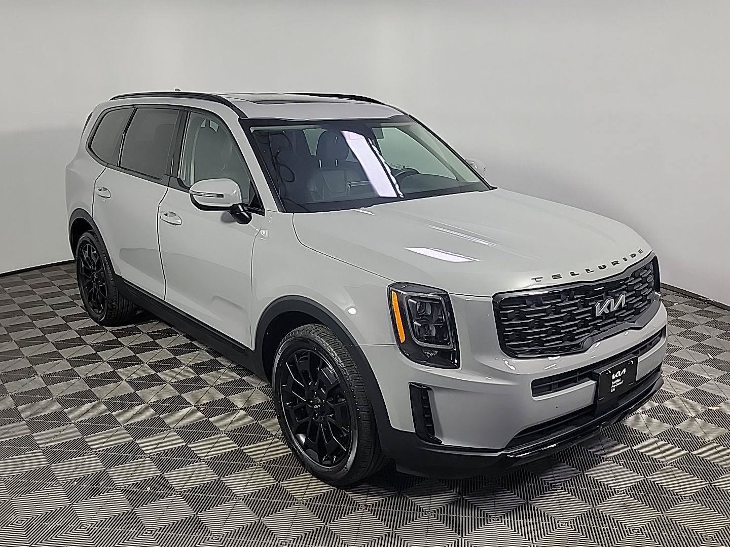 Certified 2022 Kia Telluride EX w/ EX Premium Package AWD/4WD image 2