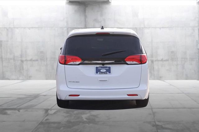 Used 2023 Chrysler Voyager LX image 6