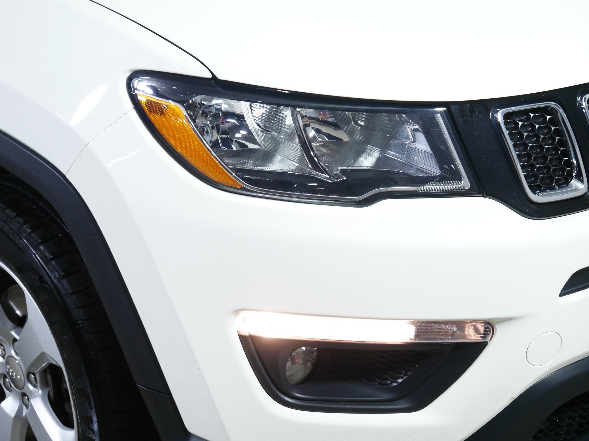 Used 2018 Jeep Compass Latitude w/ Popular Equipment Group AWD/4WD image 16
