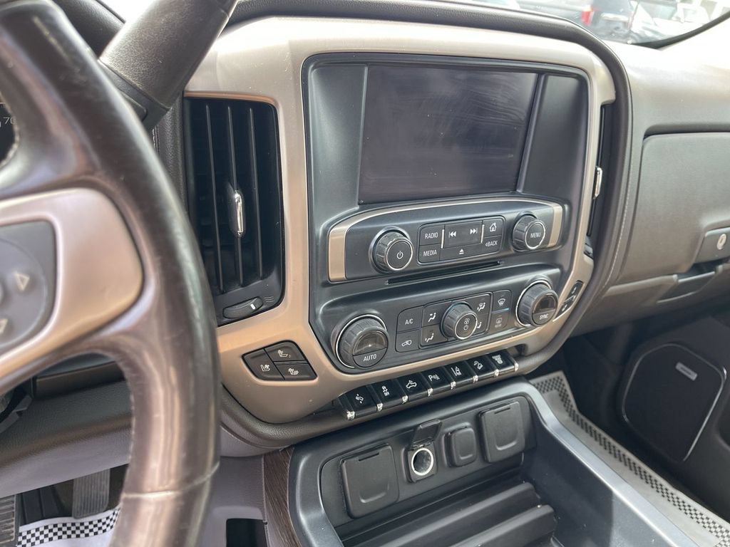 Used 2017 GMC Sierra 2500 Denali w/ Suspension Package, Off-Road AWD/4WD image 8