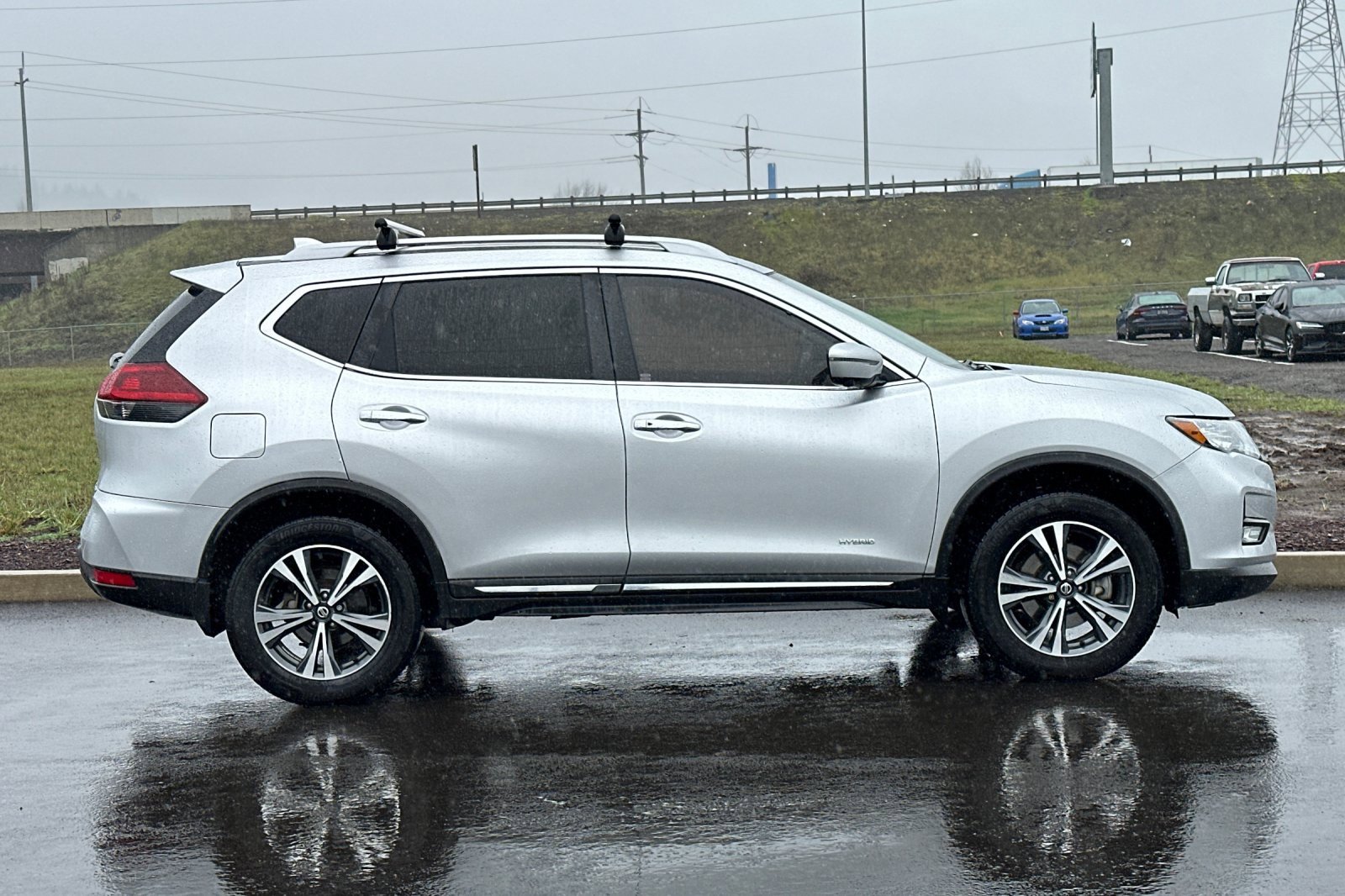 Used 2018 Nissan Rogue SL w/ Premium Package image 2