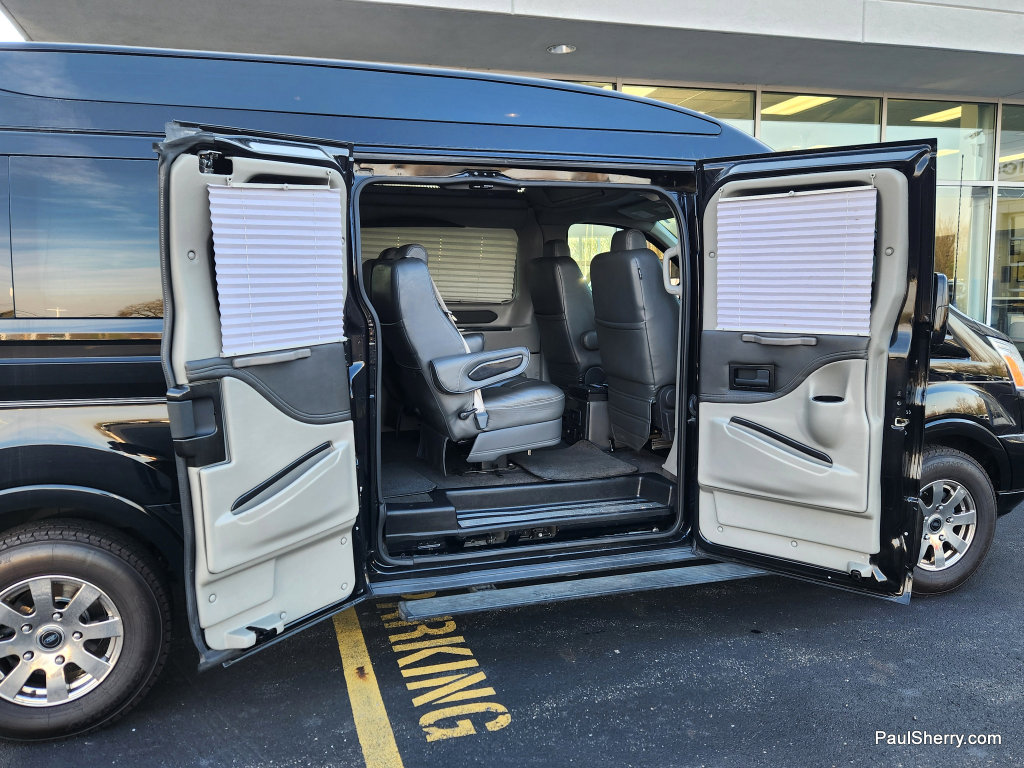 Used 2019 Ford Transit 150 148 Low Roof w/ Exterior Upgrade Package image 25