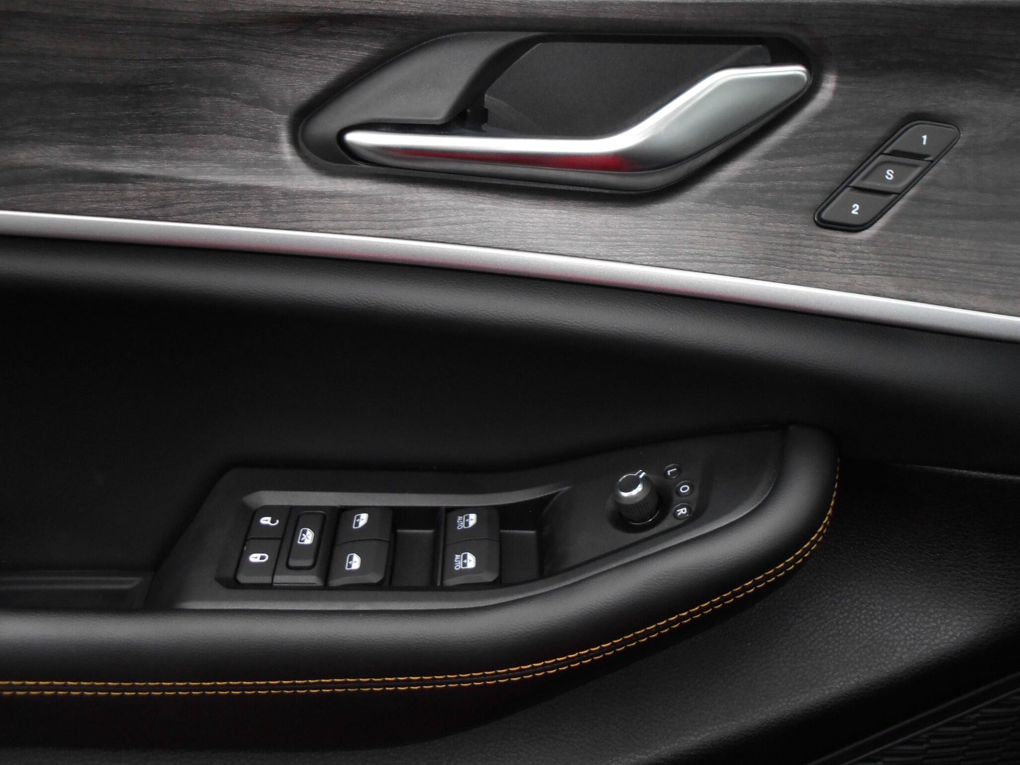 New 2026 Jeep Grand Cherokee L Limited AWD/4WD image 15