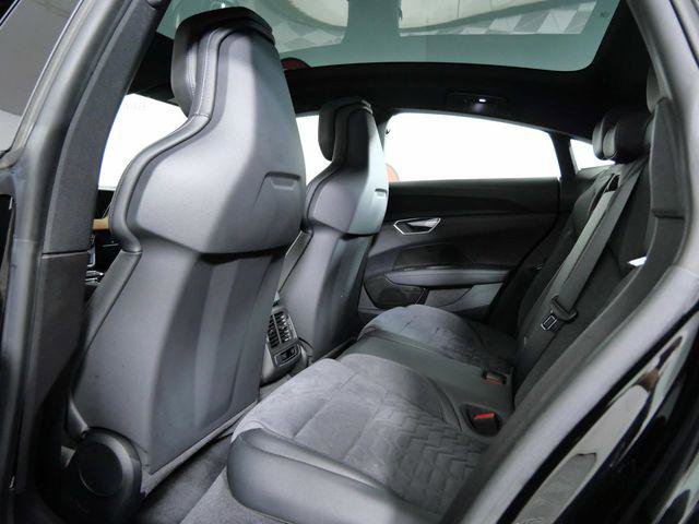 Used 2022 Audi e-tron GT Premium Plus image 15
