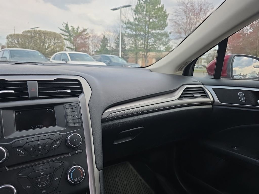 Used 2018 Ford Fusion SE image 18