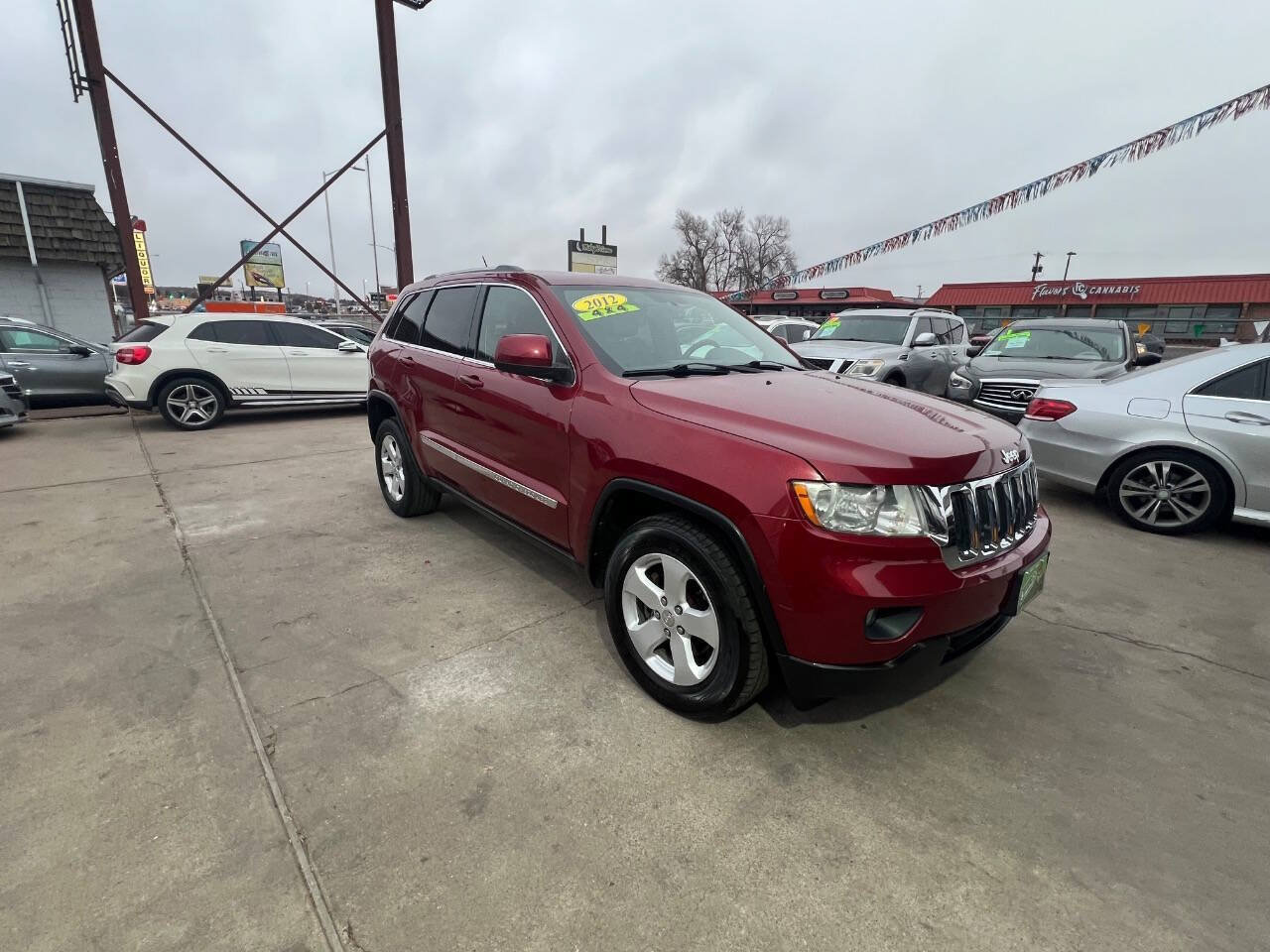 Used 2012 Jeep Grand Cherokee Laredo AWD/4WD image 2