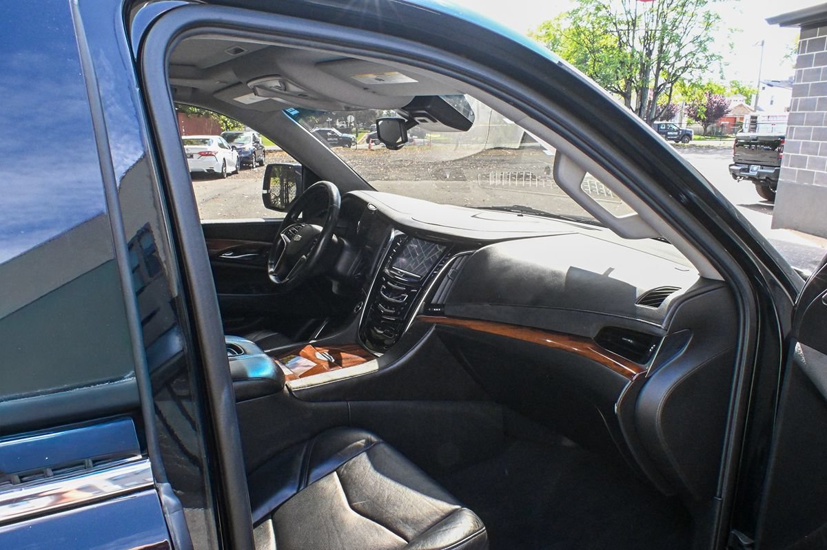 Used 2015 Cadillac Escalade Premium AWD/4WD image 11