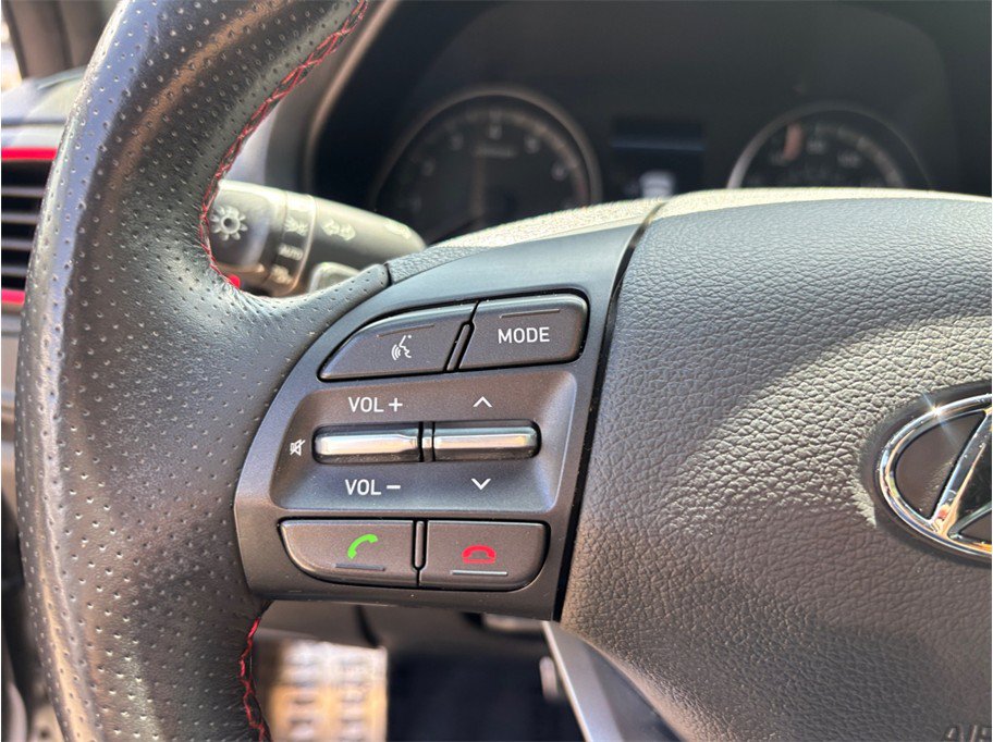 Used 2018 Hyundai Elantra GT Sport w/ Sport Tech Package 04 FWD image 23