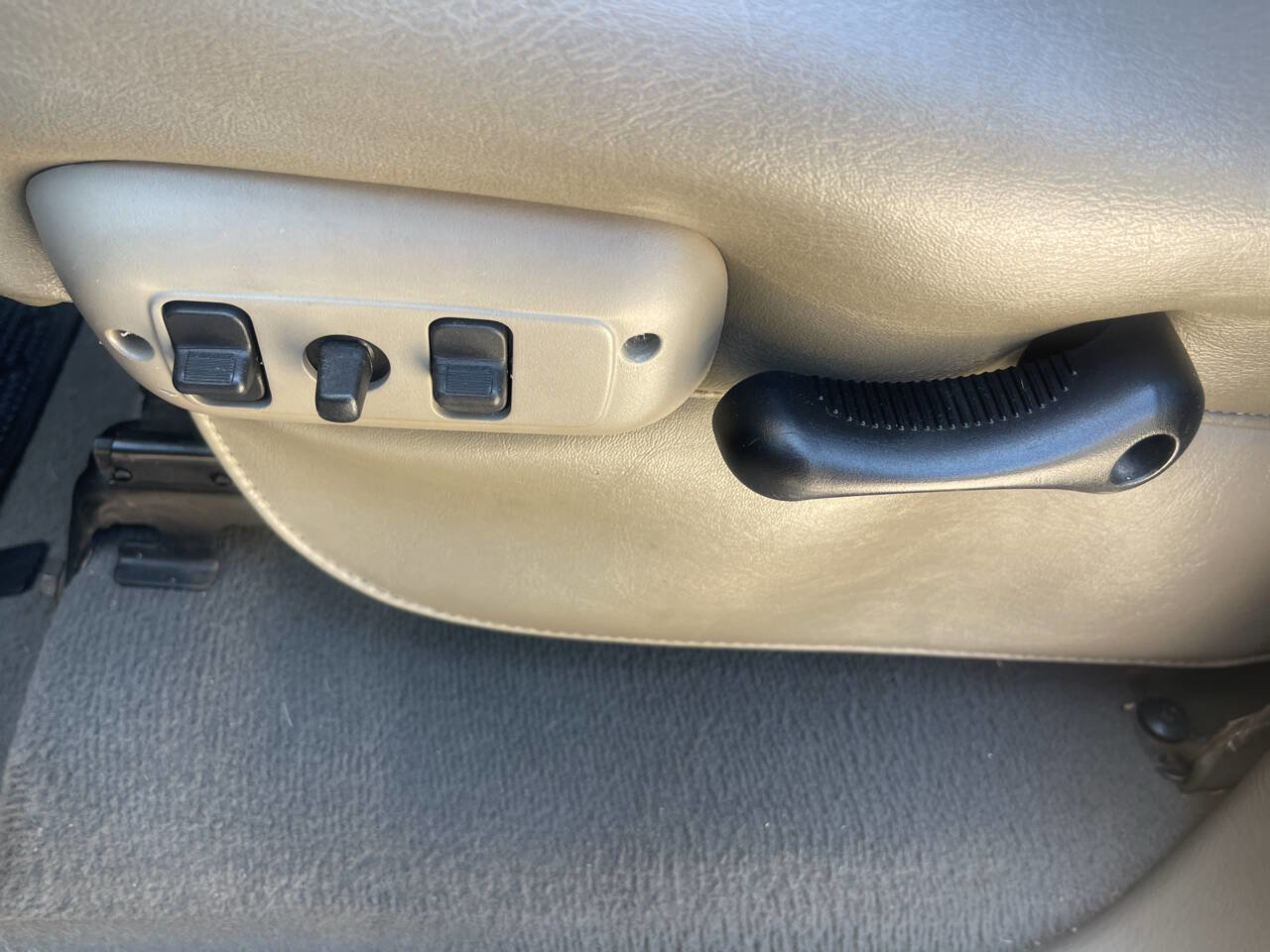 Used 2009 Dodge Ram 2500 Truck Laramie AWD/4WD image 19