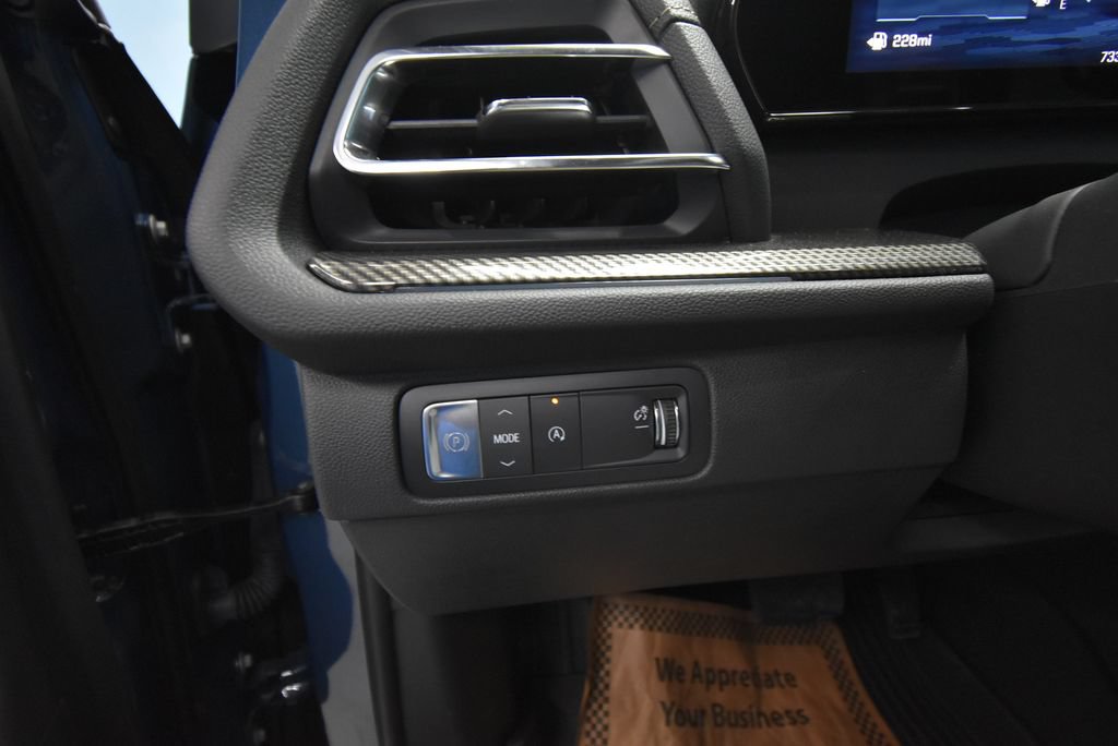 Used 2026 Chevrolet Traverse High Country w/ LPO, Floor Liner Package FWD image 9