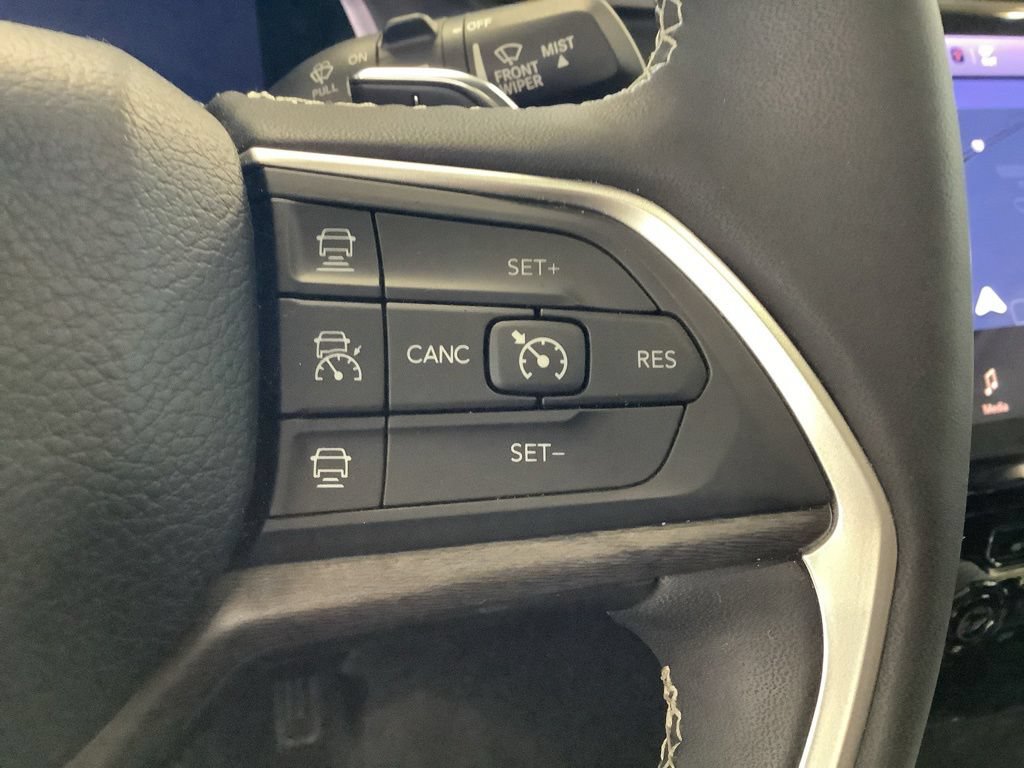 Used 2023 Jeep Grand Cherokee Limited AWD/4WD image 23