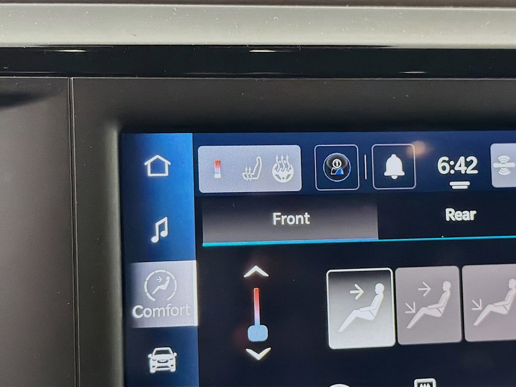 Used 2023 Chrysler Voyager LX image 22