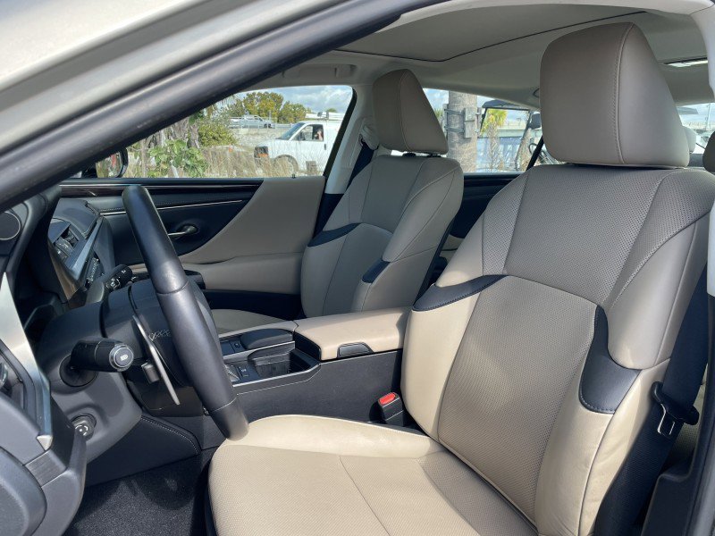 Used 2021 Lexus ES 350 w/ Premium Package image 2