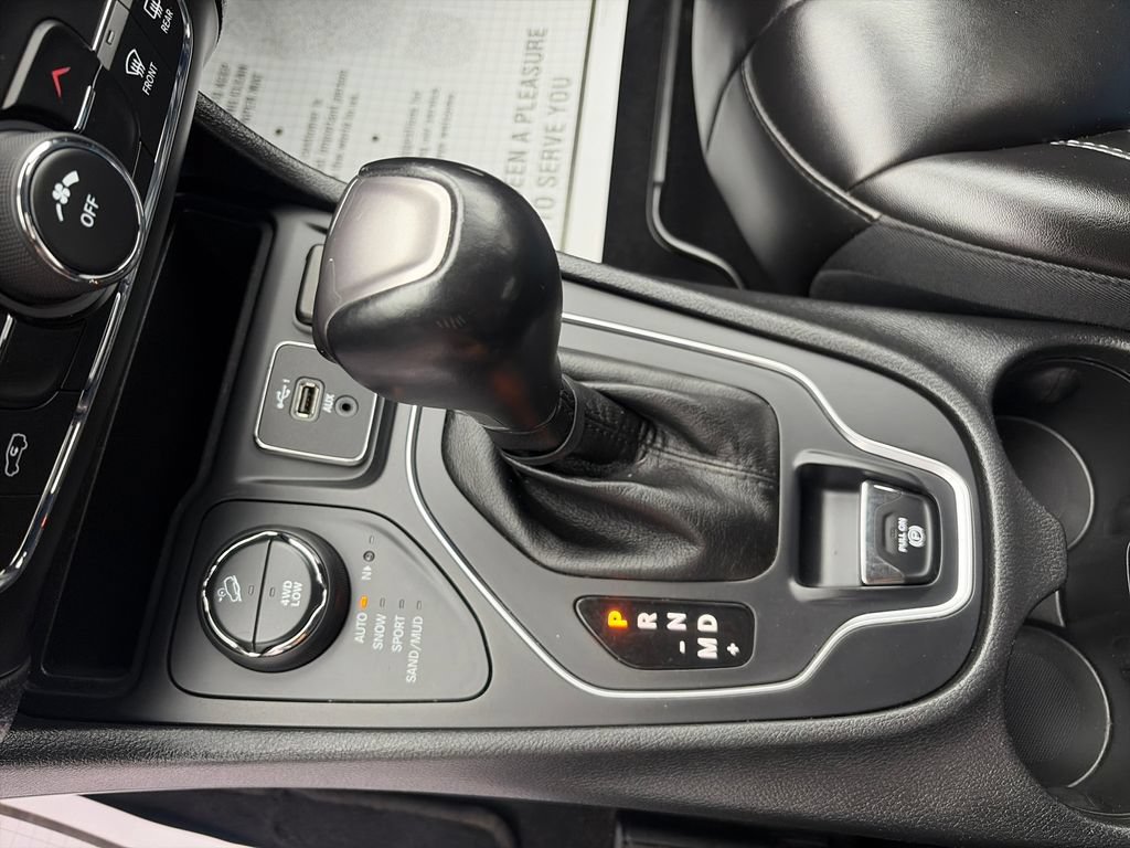 Used 2019 Jeep Cherokee Latitude Plus AWD/4WD image 23
