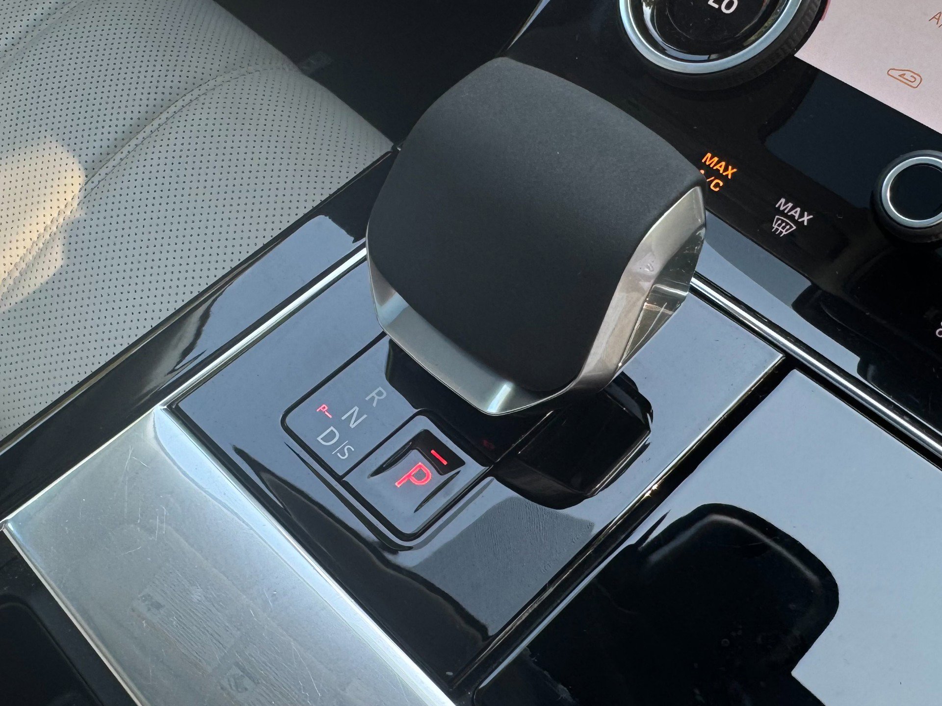 Used 2023 Land Rover Range Rover Velar R-Dynamic S image 30