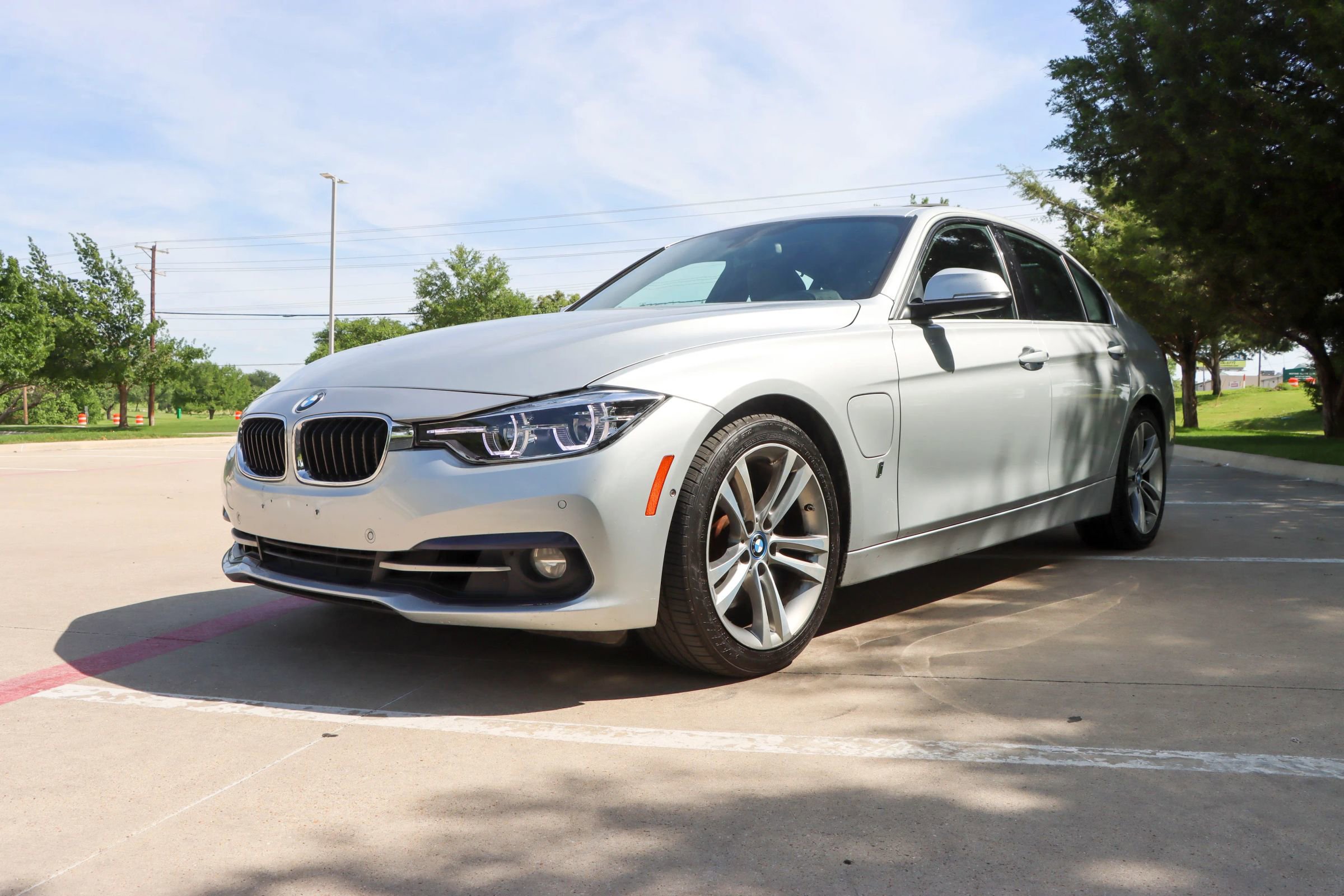 Used 2017 BMW 330e w/ Technology Package RWD image 3