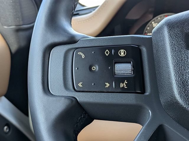 Used 2025 Land Rover Defender 110 X-Dynamic SE AWD/4WD image 29