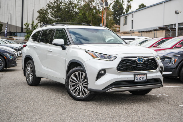 Used 2022 Toyota Highlander Platinum AWD/4WD image 1
