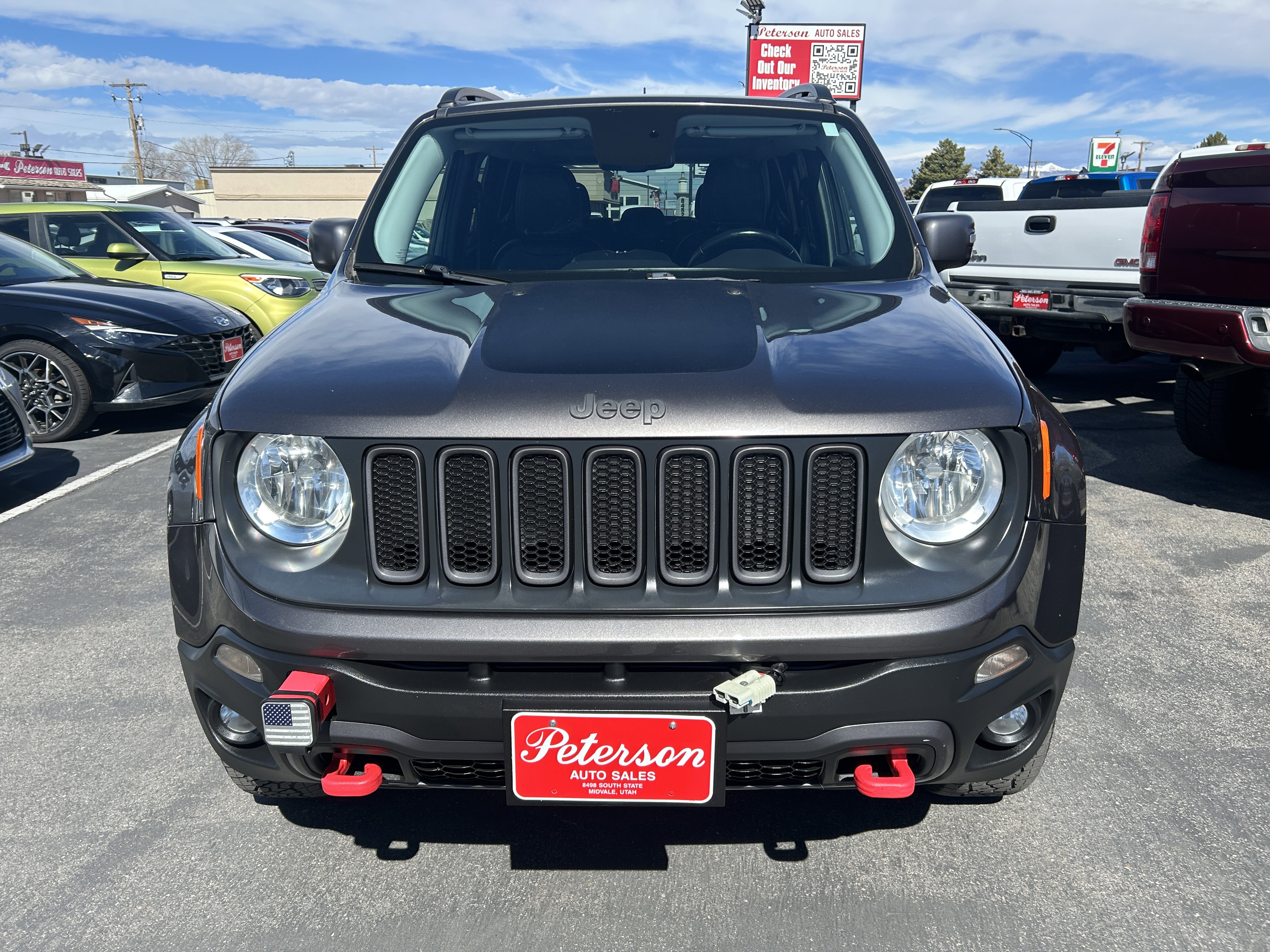 Used 2016 Jeep Renegade Trailhawk w/ Premium Trailhawk Package AWD/4WD image 3
