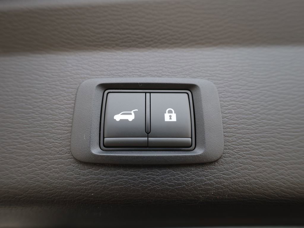 New 2025 Mitsubishi Outlander SE image 28