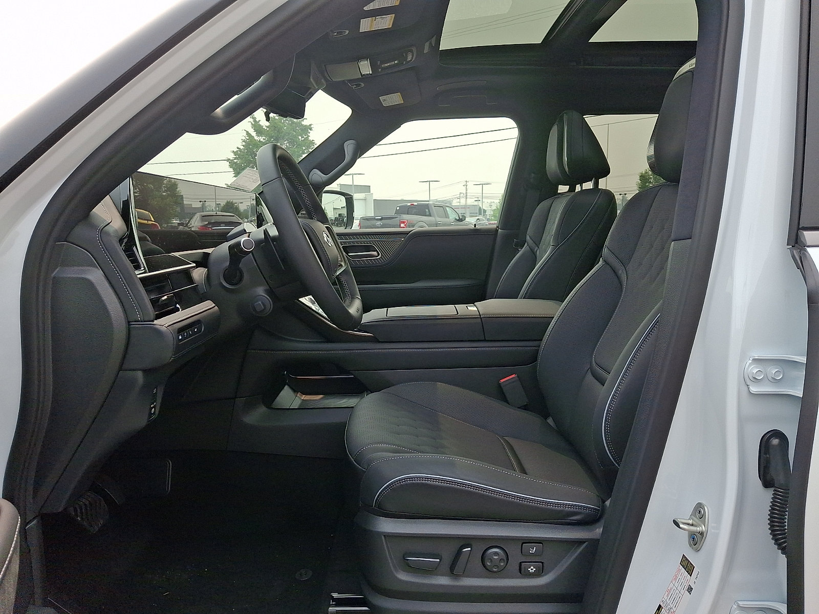 New 2027 INFINITI QX80 Autograph w/ Premium Cargo Package AWD/4WD image 10