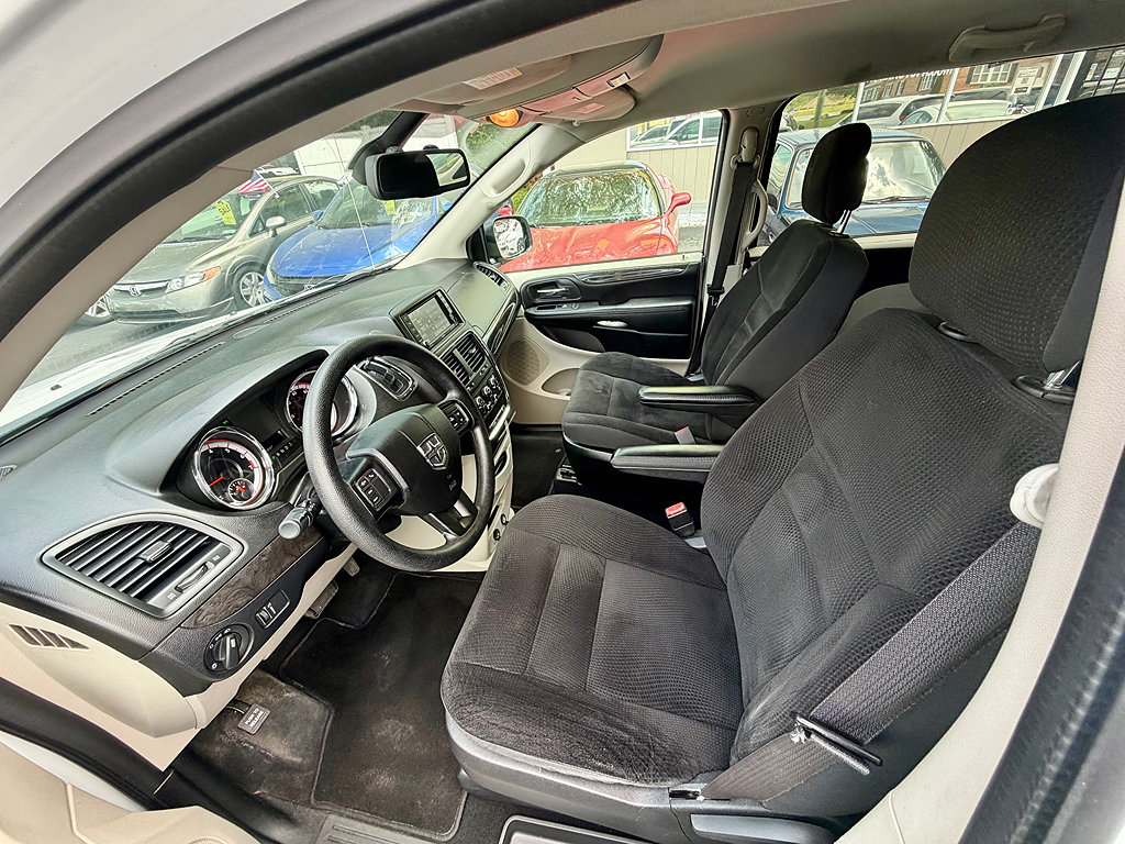 Used 2019 Dodge Grand Caravan SE w/ UConnect Hands-Free Group FWD image 8