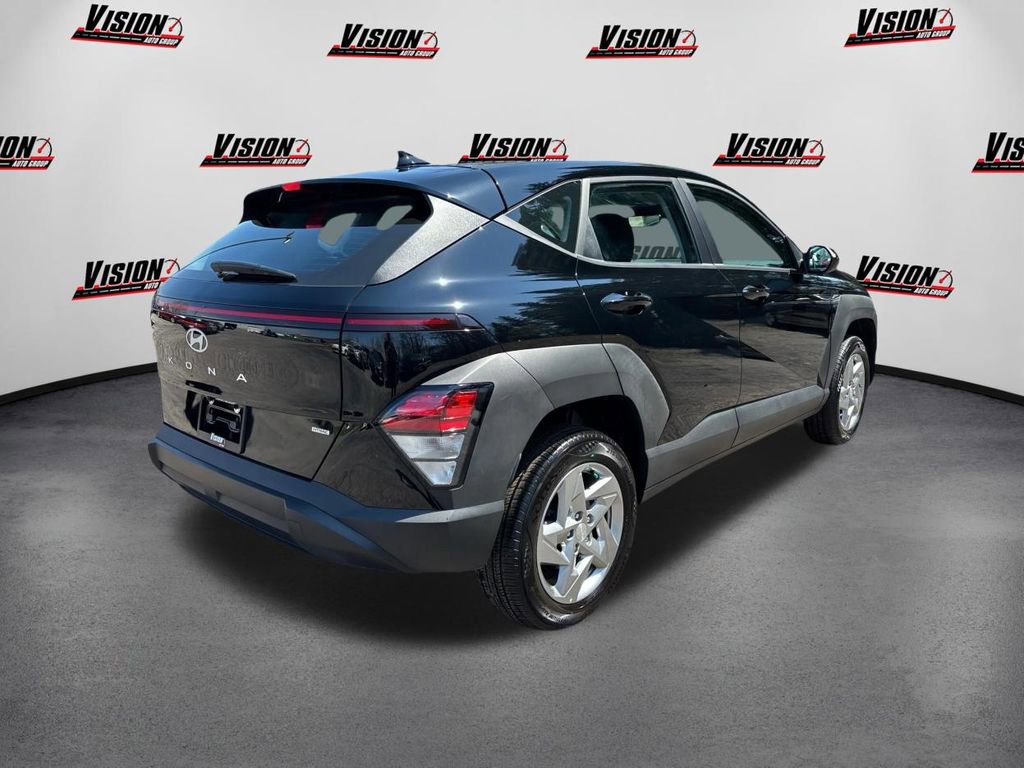 Certified 2025 Hyundai Kona SE image 5