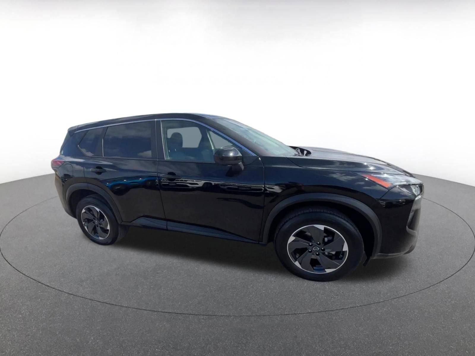 Used 2025 Nissan Rogue SV AWD/4WD image 2