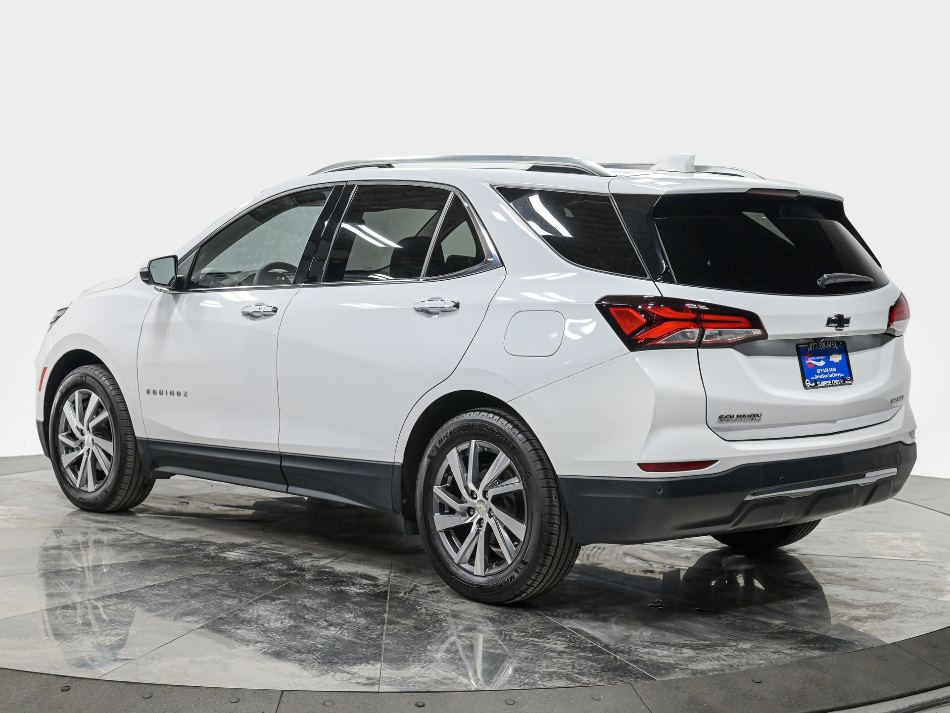 Used 2023 Chevrolet Equinox Premier FWD image 4