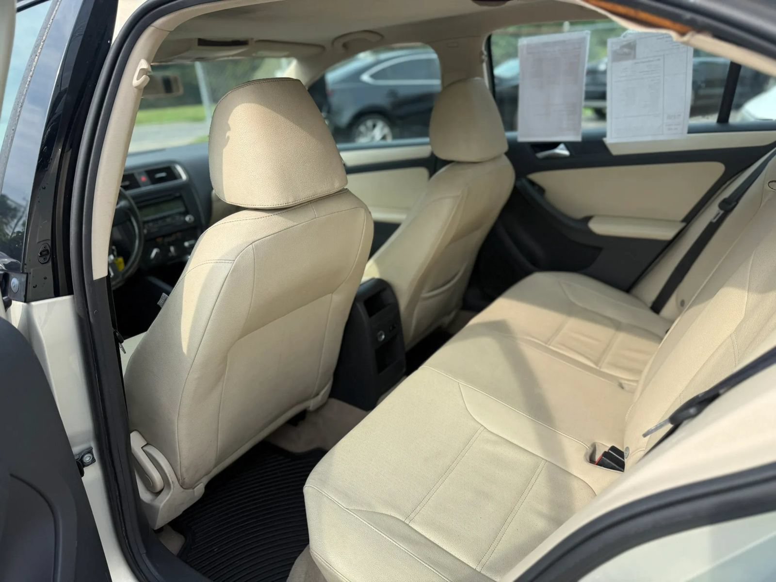 Used 2011 Volkswagen Jetta SE FWD image 13